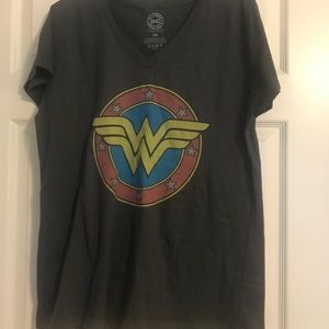 A gray wonder women shirt
